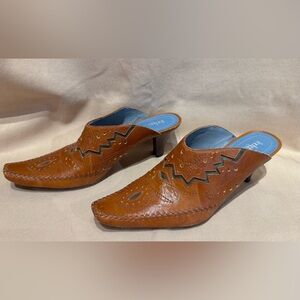 Indigo by Clark’s Tan Leather Western Mule Heel Boots 8.5M
